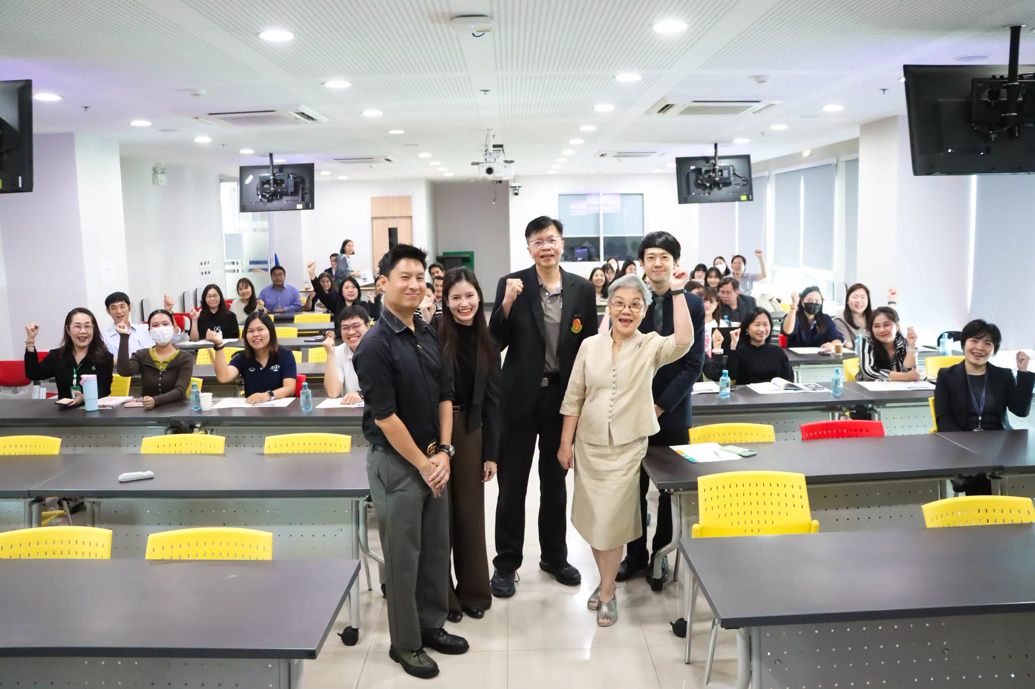 โครงการบรรยายพิเศษ เรื่อง High-Resolution Mass Spectrometry: The New Standard in Molecular Characterization and Drug Analysis (เทคโนโลยีแมสสเปกโตรเมทรีขั้นสูงสู่มาตรฐานใหม่ในการพิสูจน์เอกลักษณ์โมเลกุลและการวิเคราะห์ยาเชิงลึก)